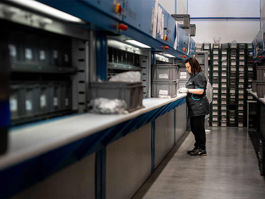Magazzino con stock e gestione riordino accessori J-Val